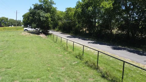 833 E Lovers Lane