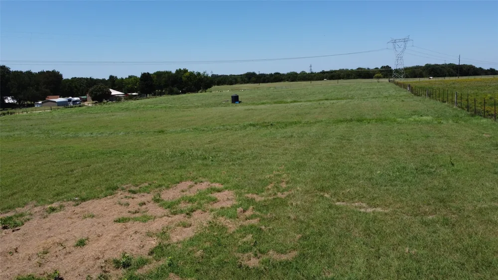 833 E Lovers Lane Bells, TX 75414