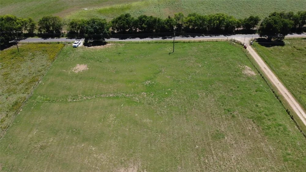 833 E Lovers Lane Bells, TX 75414