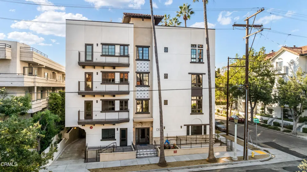 139 S Oak Knoll Avenue #402 Pasadena, CA 91101