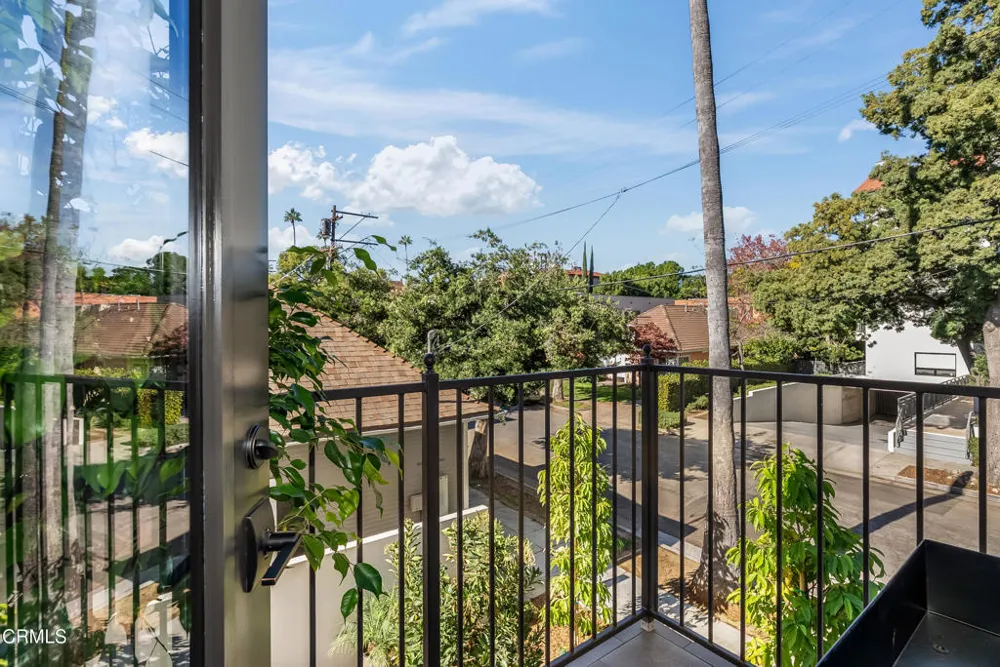 139 S Oak Knoll Avenue #402 Pasadena, CA 91101
