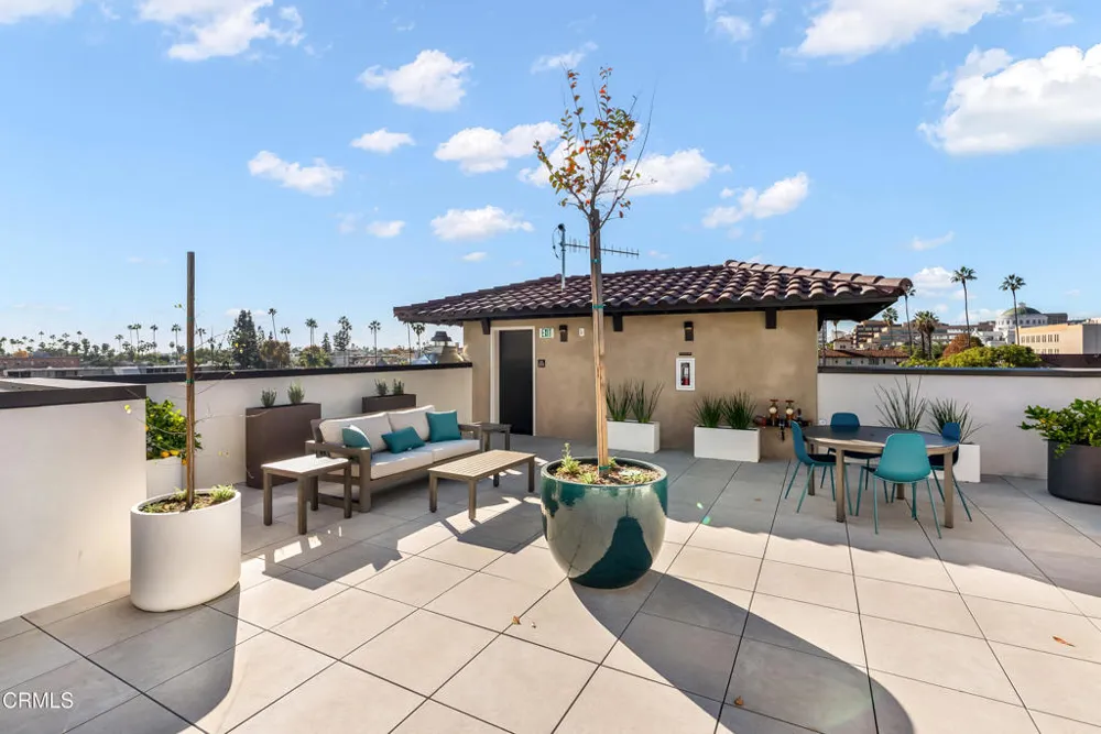 139 S Oak Knoll Avenue #402 Pasadena, CA 91101