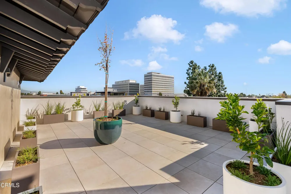 139 S Oak Knoll Avenue #402 Pasadena, CA 91101