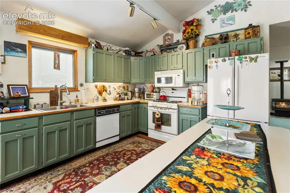 5853 W Highway 24 Divide, CO 80814