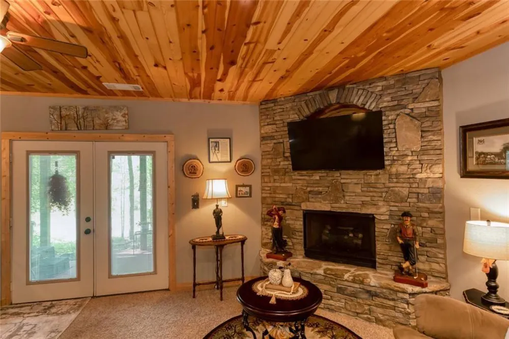 925 Zeppelin Strasse Helen, GA 30545