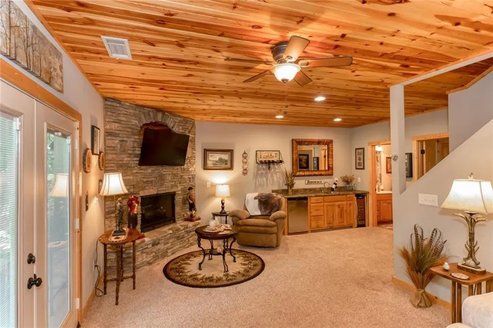 925 Zeppelin Strasse Helen, GA 30545