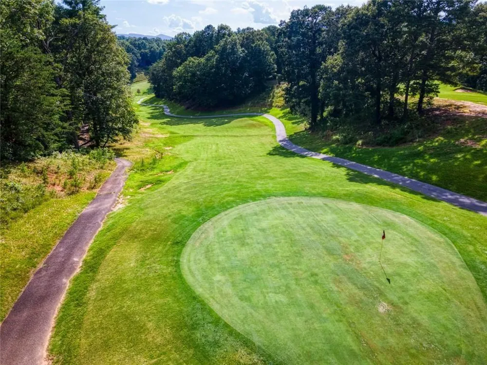 925 Zeppelin Strasse Helen, GA 30545