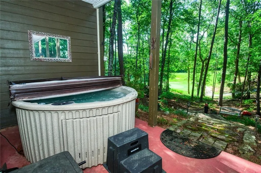 925 Zeppelin Strasse Helen, GA 30545