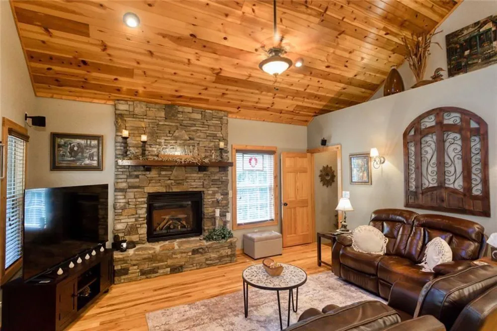 925 Zeppelin Strasse Helen, GA 30545