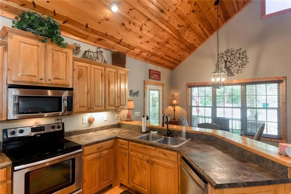 925 Zeppelin Strasse Helen, GA 30545