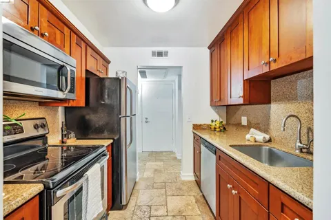 490 Civic Dr #101