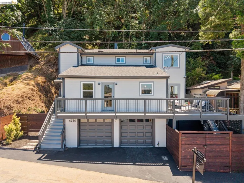 6756 Snake Road Oakland, CA 94611