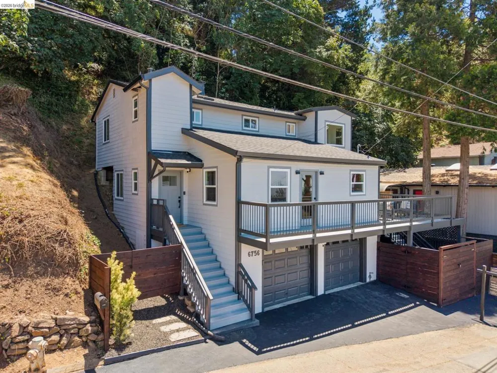 6756 Snake Road Oakland, CA 94611