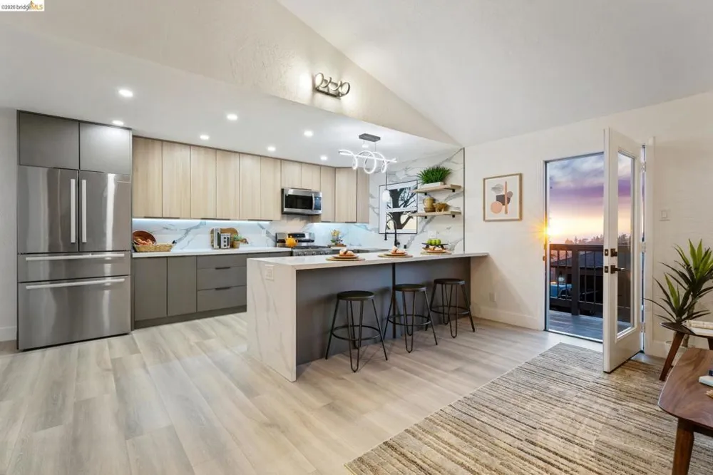 6756 Snake Road Oakland, CA 94611