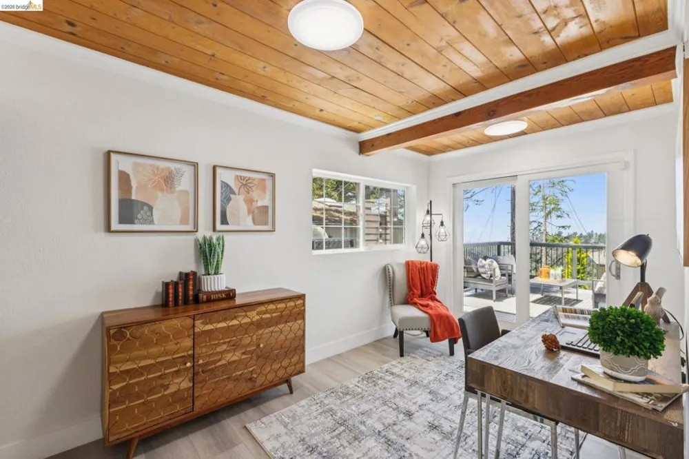 6756 Snake Road Oakland, CA 94611