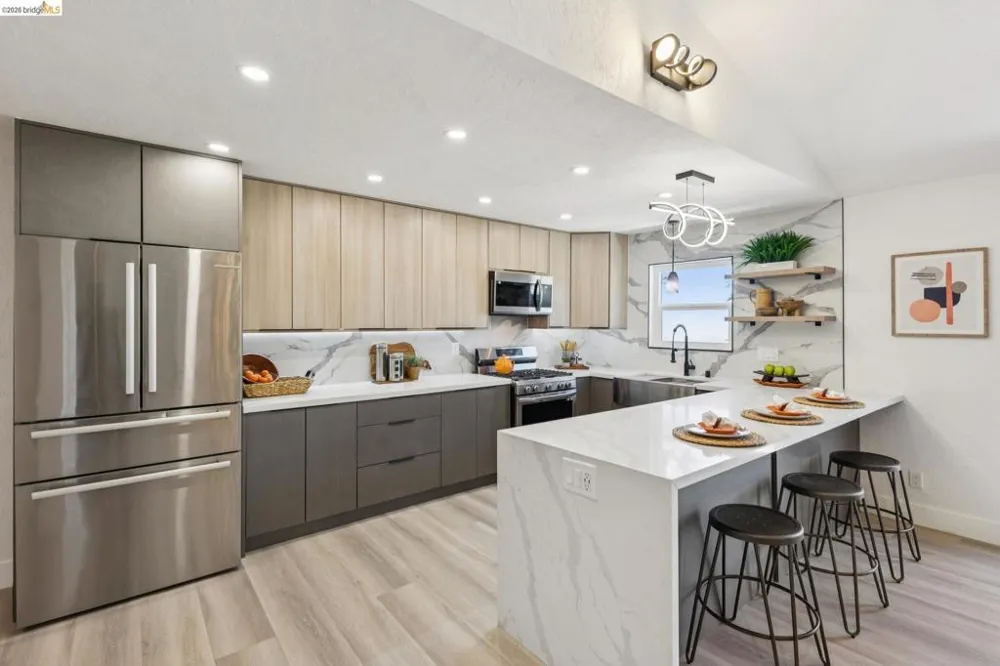 6756 Snake Road Oakland, CA 94611