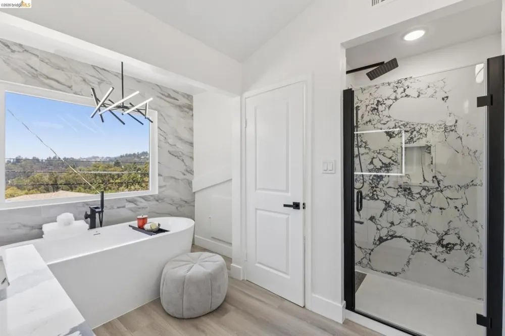 6756 Snake Road Oakland, CA 94611