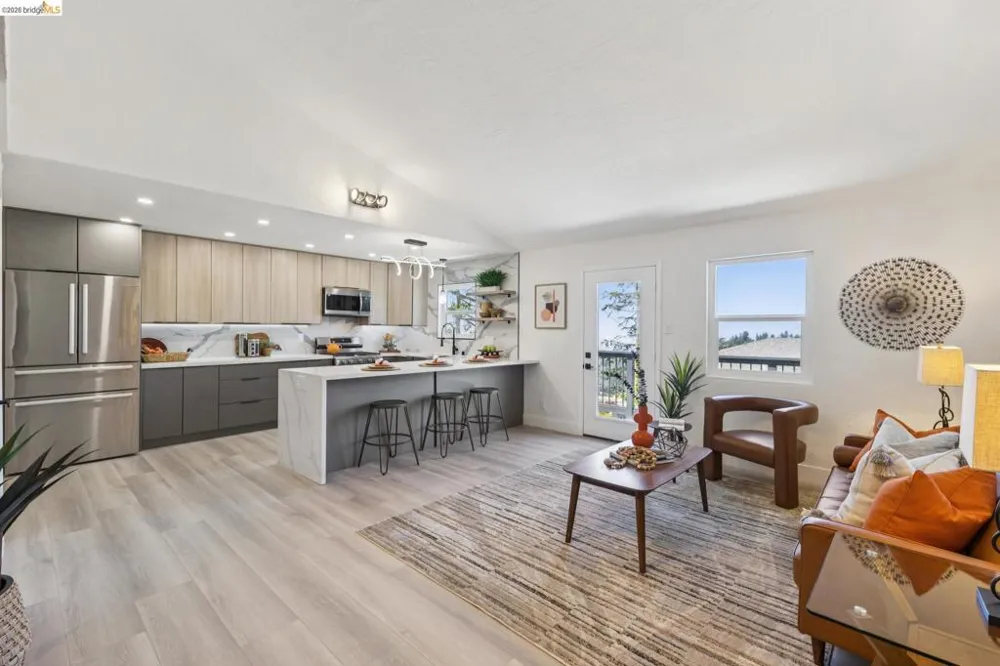 6756 Snake Road Oakland, CA 94611