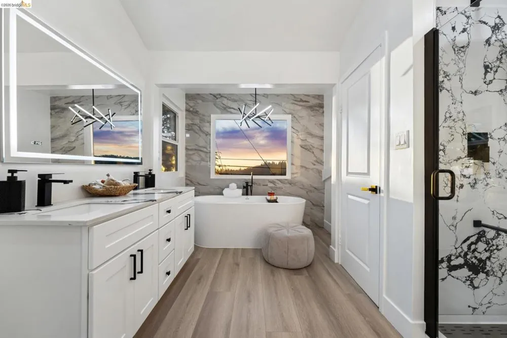 6756 Snake Road Oakland, CA 94611