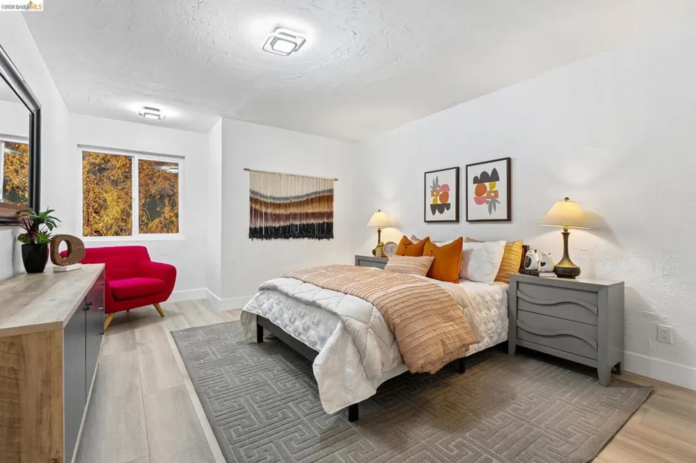 6756 Snake Road Oakland, CA 94611