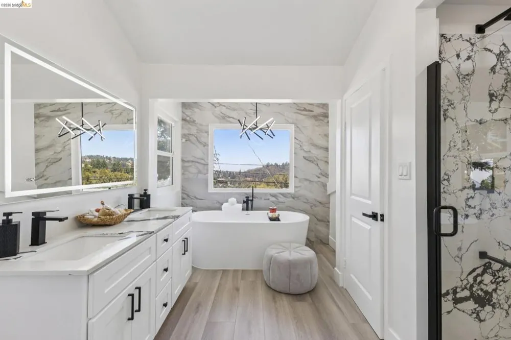 6756 Snake Road Oakland, CA 94611
