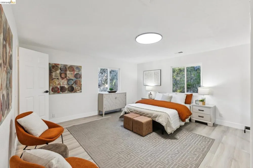 6756 Snake Road Oakland, CA 94611
