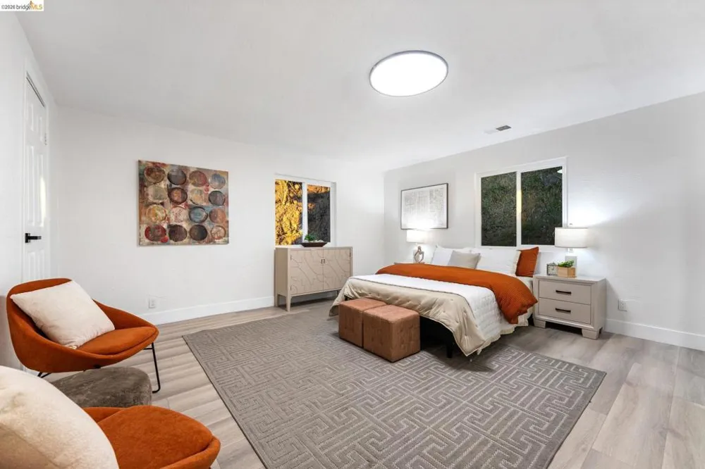 6756 Snake Road Oakland, CA 94611