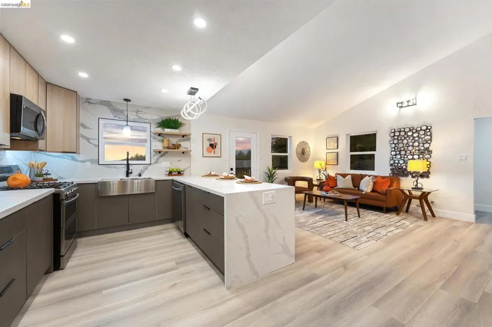 6756 Snake Road Oakland, CA 94611