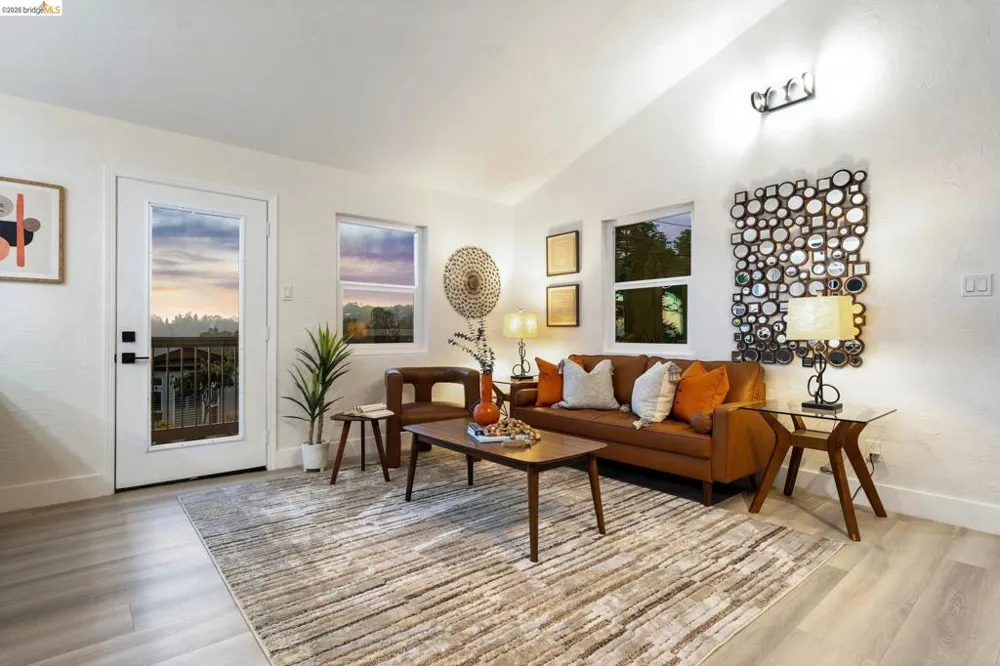 6756 Snake Road Oakland, CA 94611