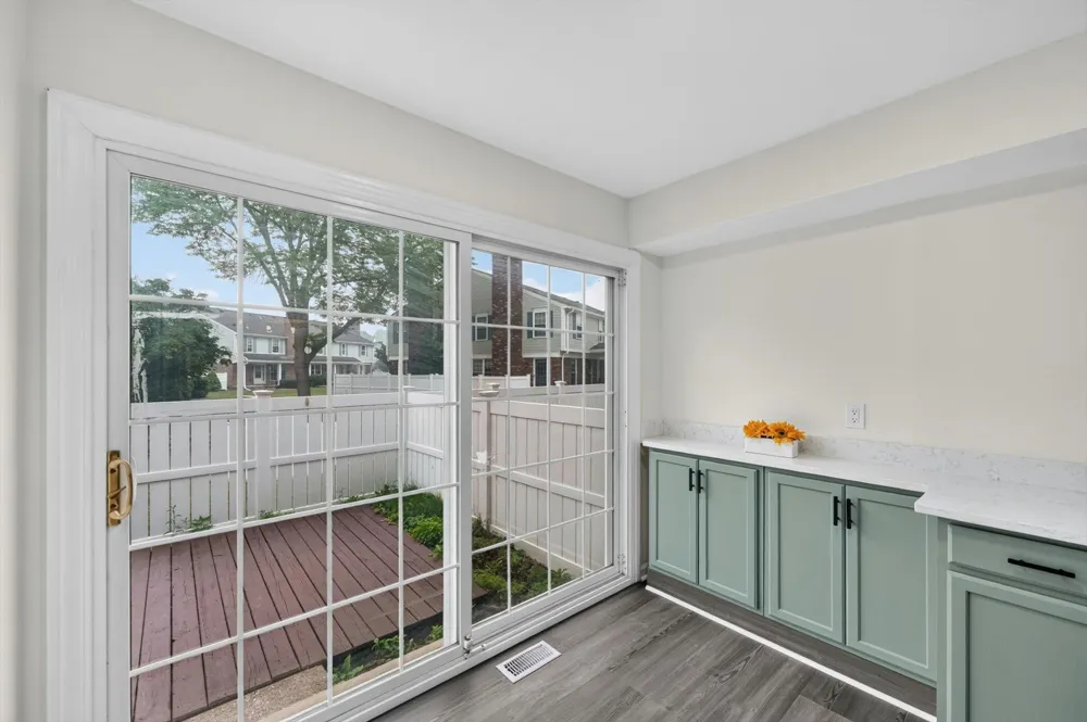 21344 E Glen Haven Circle Northville, MI 48167