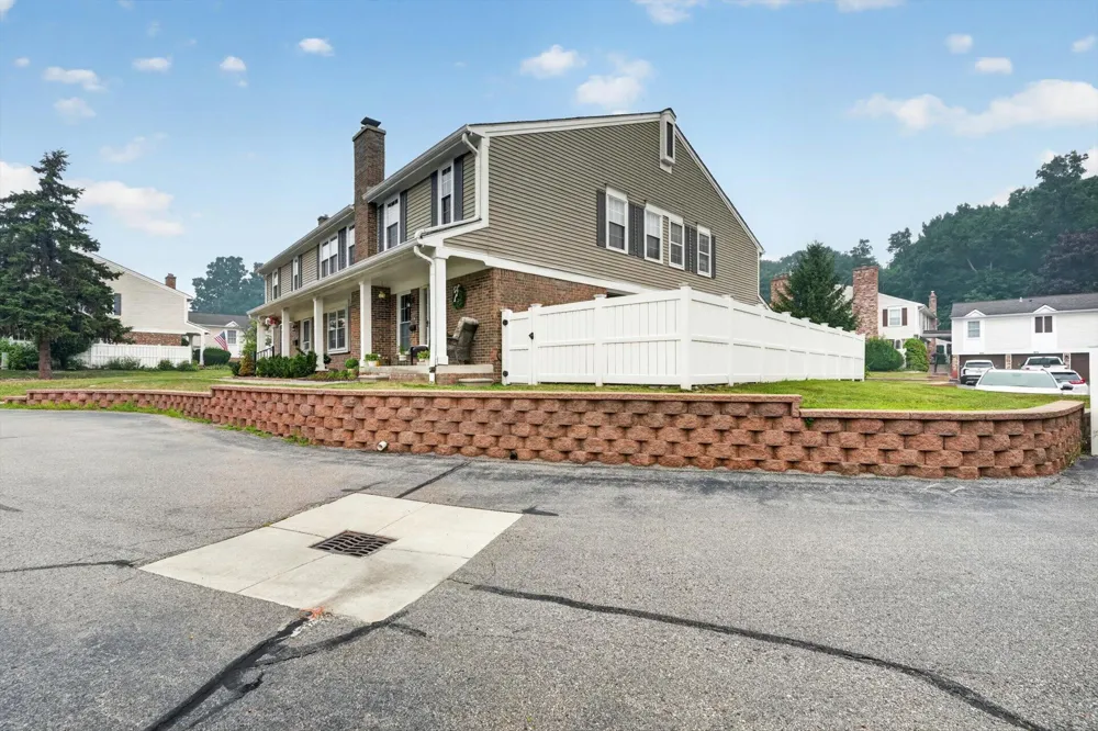 21344 E Glen Haven Circle Northville, MI 48167