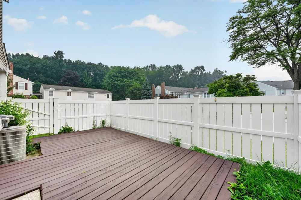 21344 E Glen Haven Circle Northville, MI 48167