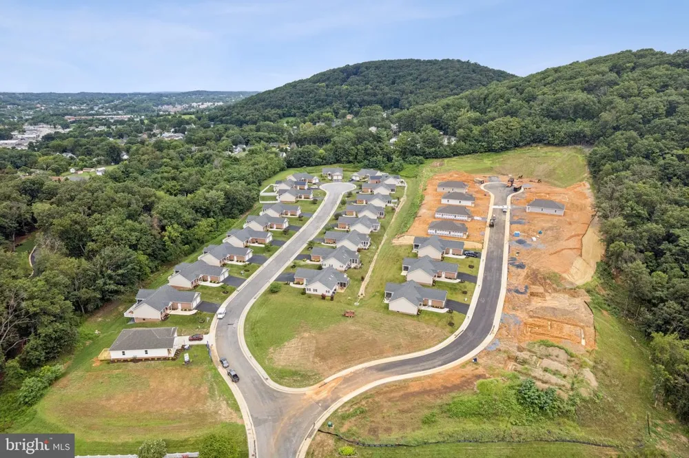 16 RIVER OAK DRIVE Staunton, VA 24401