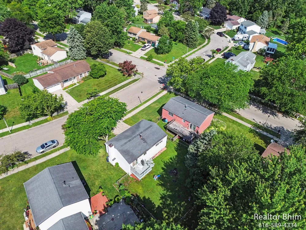 6007 Rockingham Drive Lansing, MI 48911