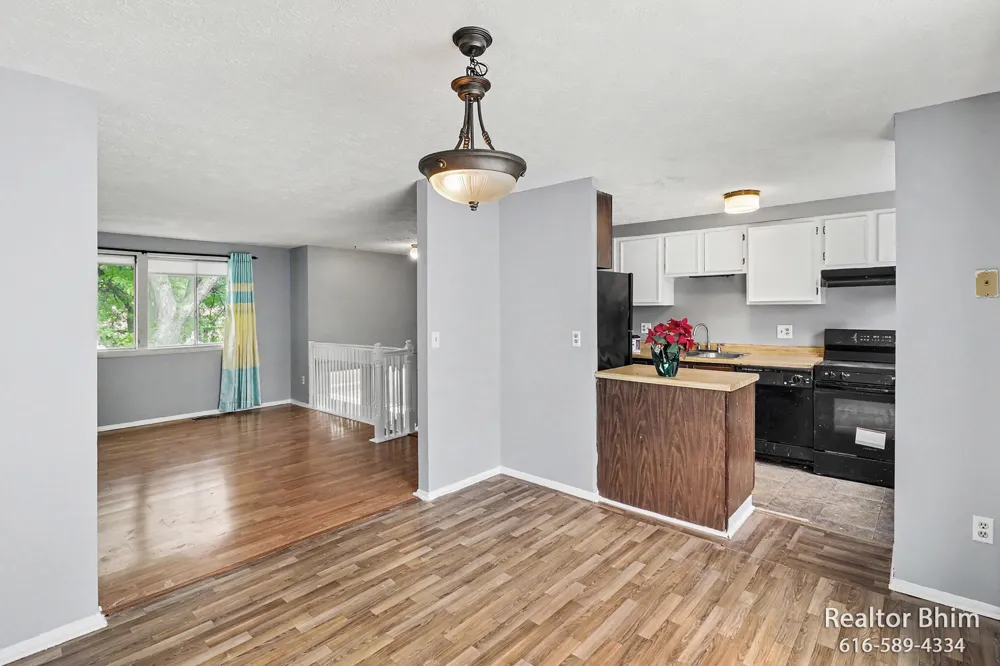 6007 Rockingham Drive Lansing, MI 48911