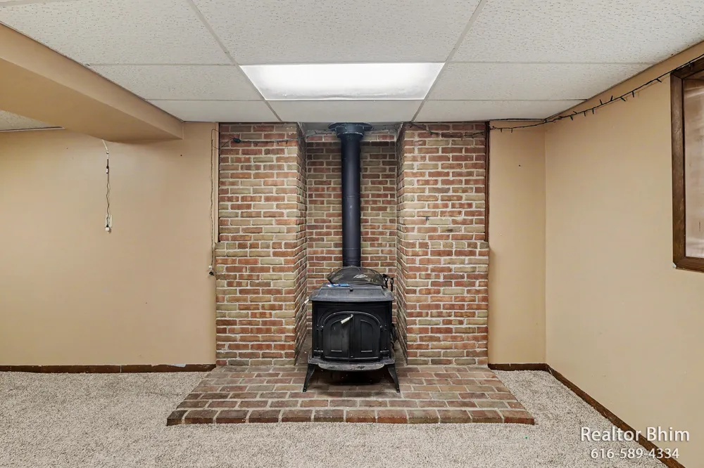 6007 Rockingham Drive Lansing, MI 48911