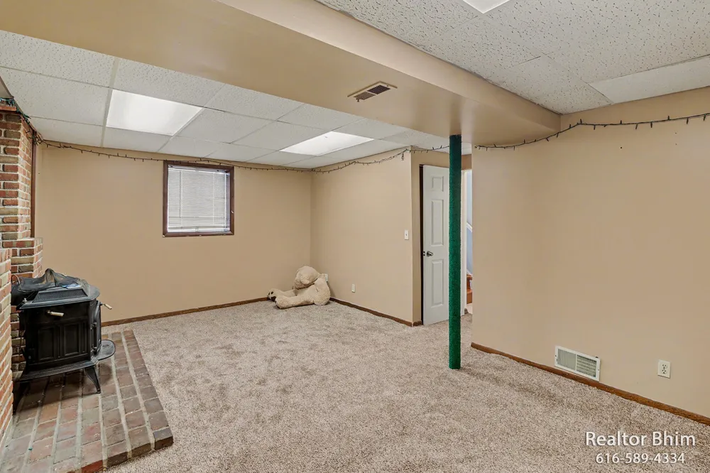 6007 Rockingham Drive Lansing, MI 48911