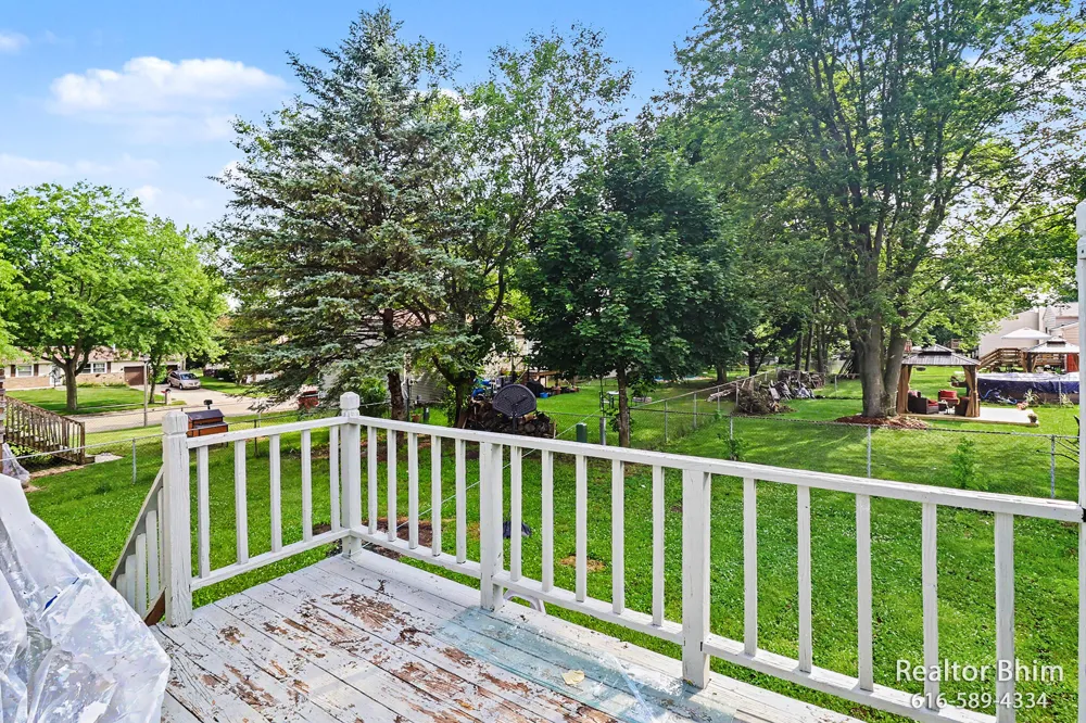 6007 Rockingham Drive Lansing, MI 48911