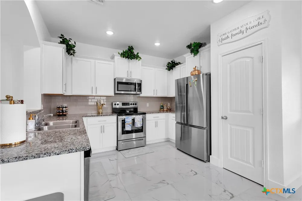 119 Beth Ann Loop Taylor, TX 76574