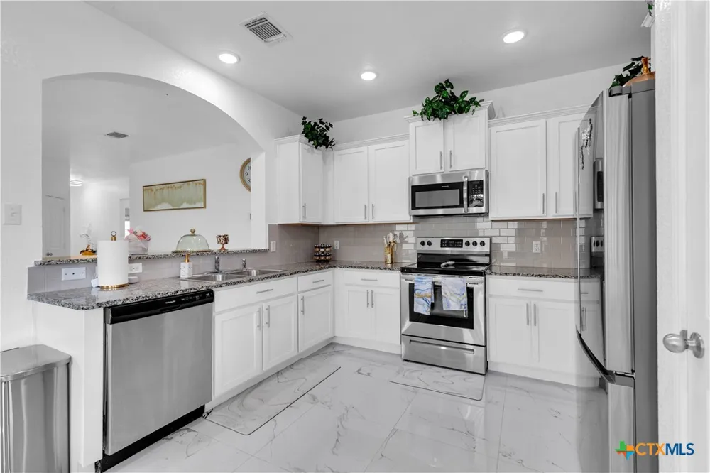 119 Beth Ann Loop Taylor, TX 76574