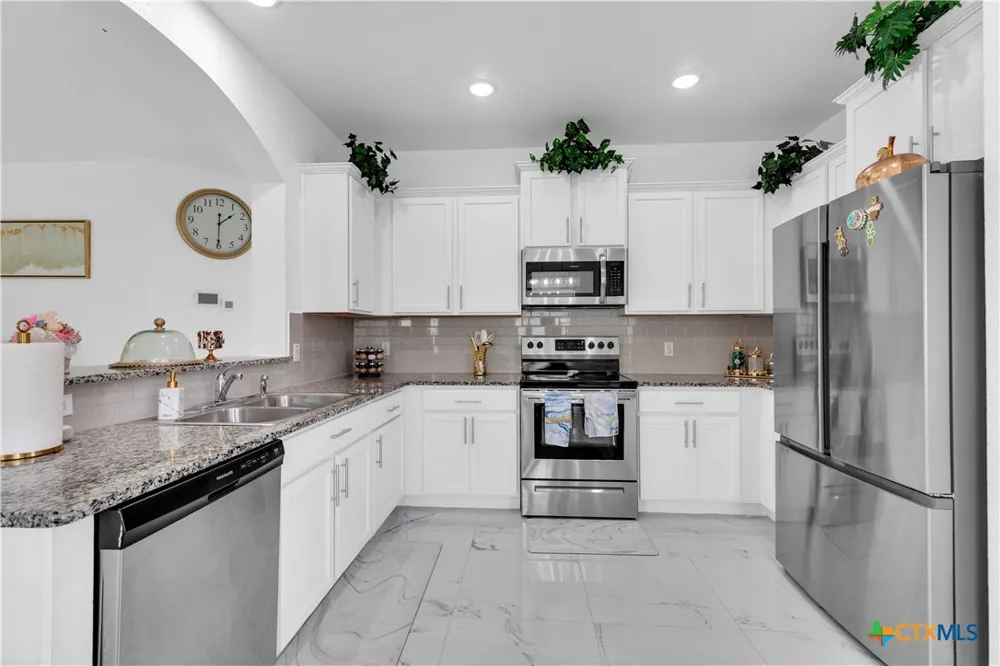 119 Beth Ann Loop Taylor, TX 76574