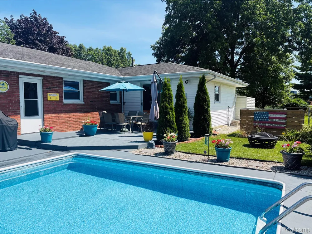 4108 Allen Court Bay City City, MI 48706