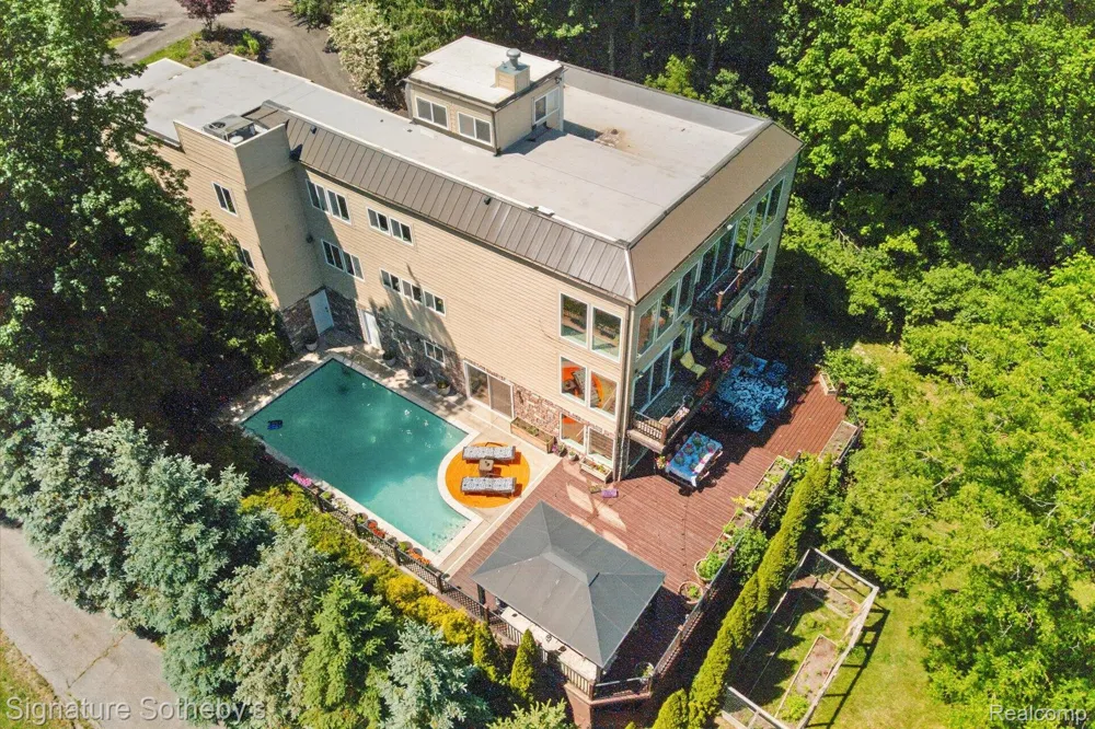 30650 Lahser Road Beverly Hills Village, MI 48025