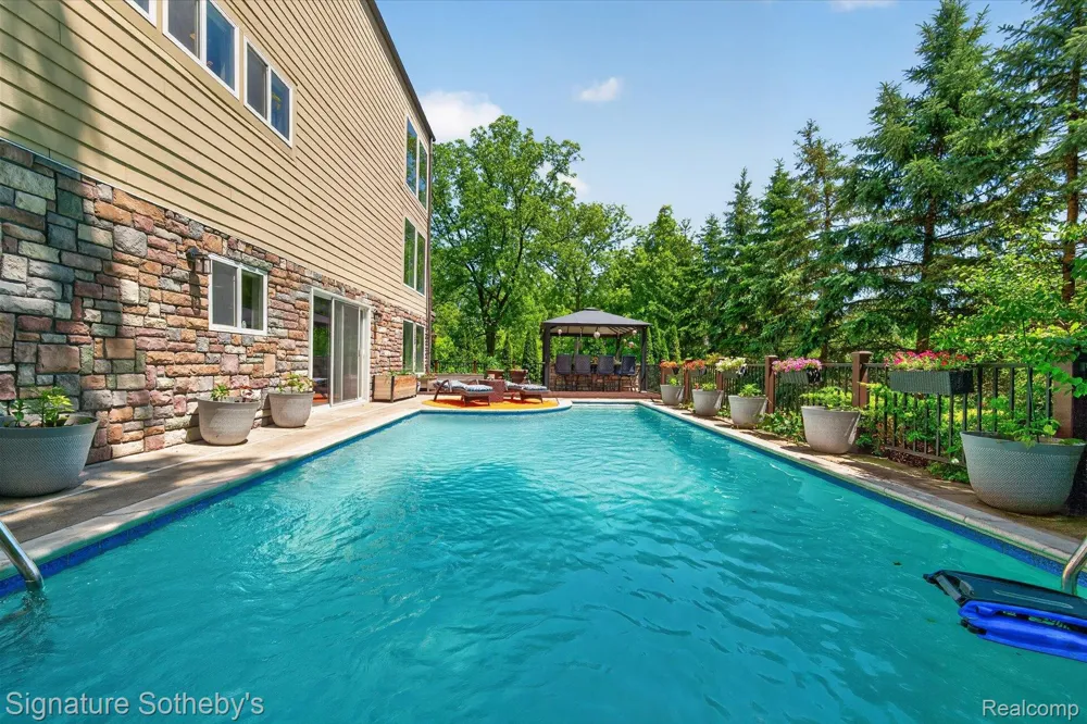 30650 Lahser Road Beverly Hills Village, MI 48025
