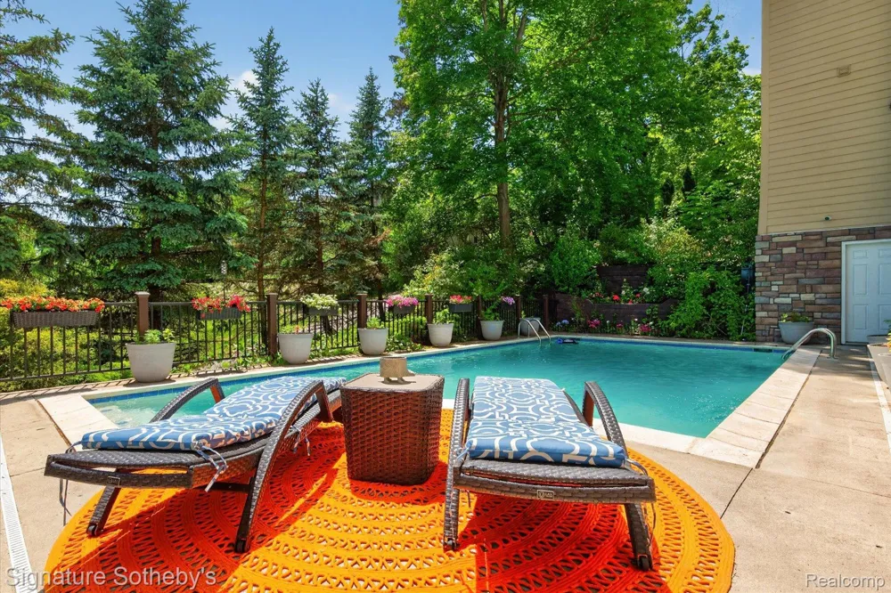 30650 Lahser Road Beverly Hills Village, MI 48025
