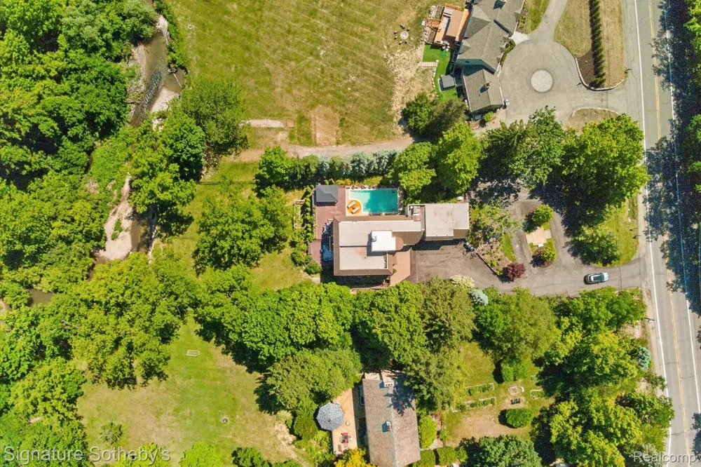 30650 Lahser Road Beverly Hills Village, MI 48025