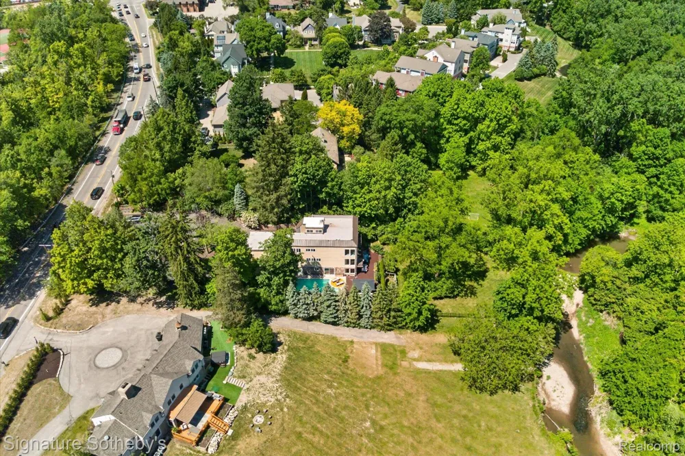 30650 Lahser Road Beverly Hills Village, MI 48025