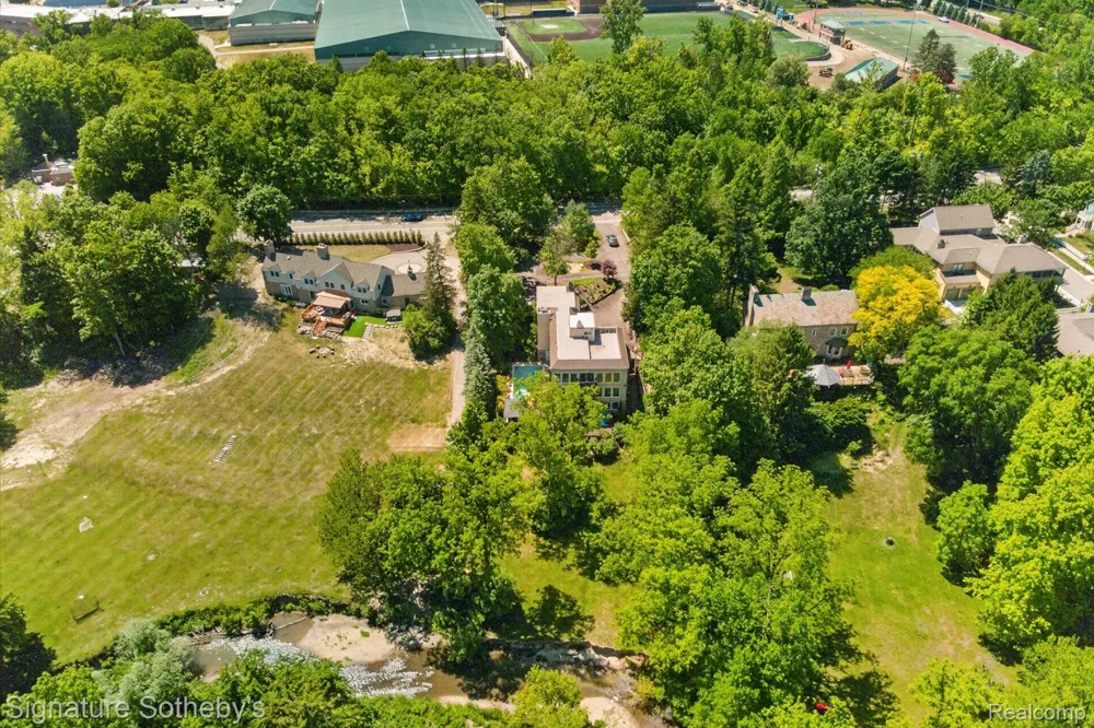 30650 Lahser Road Beverly Hills Village, MI 48025