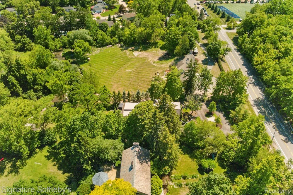 30650 Lahser Road Beverly Hills Village, MI 48025