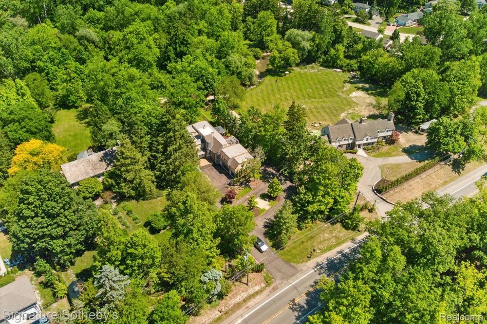 30650 Lahser Road Beverly Hills Village, MI 48025